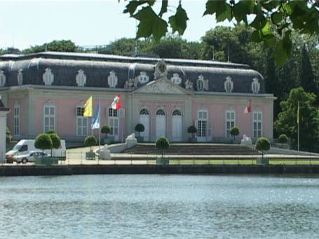 Düsseldorf : Schloss Benrath, Vorderseite Corps de Logis ( Mittelbau )